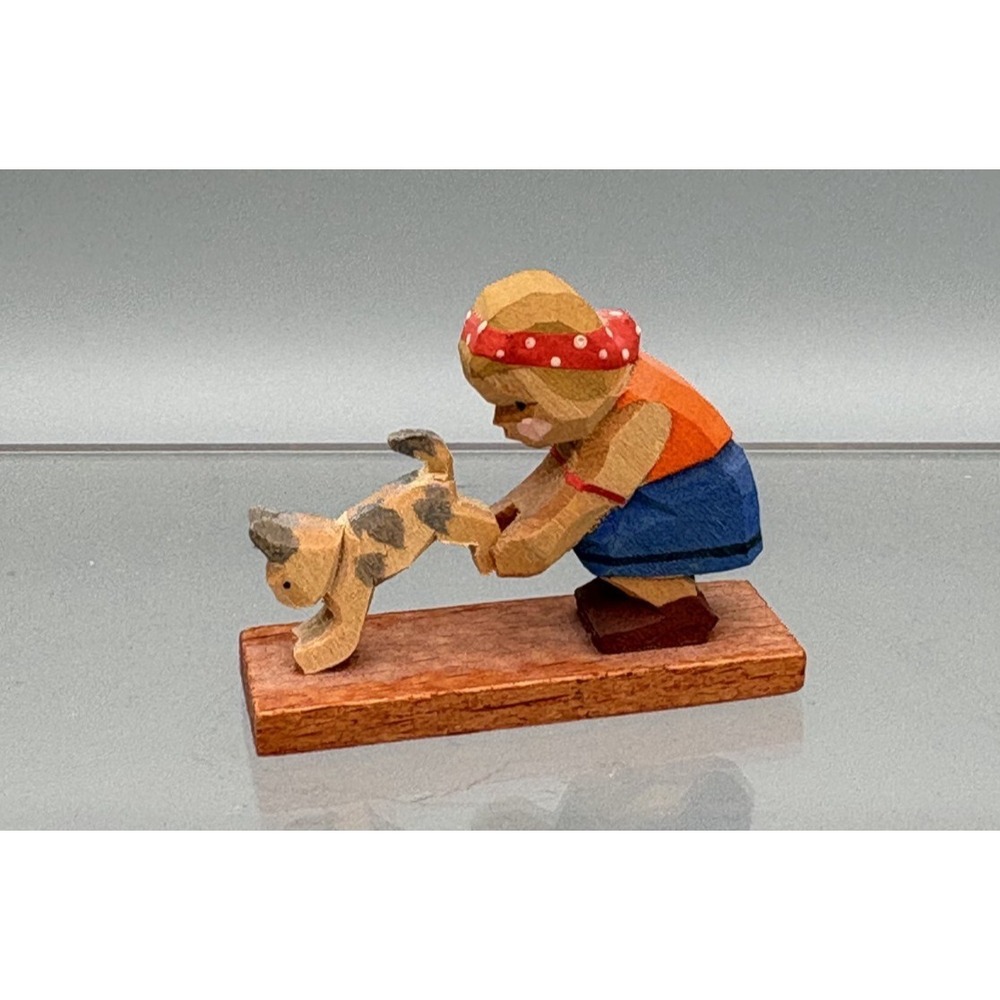 ERZGEBIRGE Mini Girl with Cat Wooden Figurine Emil Helbig Made in Germany 1.5"